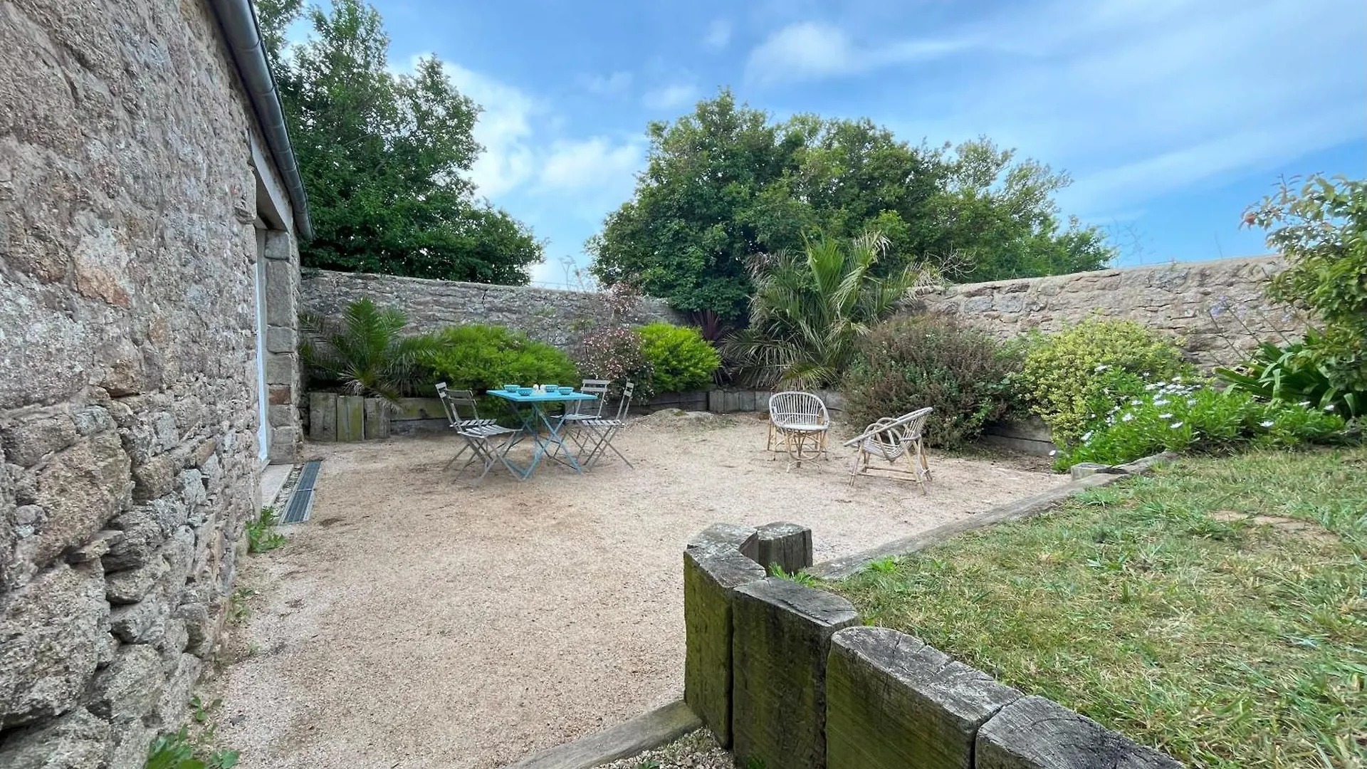 Maison Double En Pierres Pour Grande Famille Ou Groupe Amis Sibiril 0*,  France