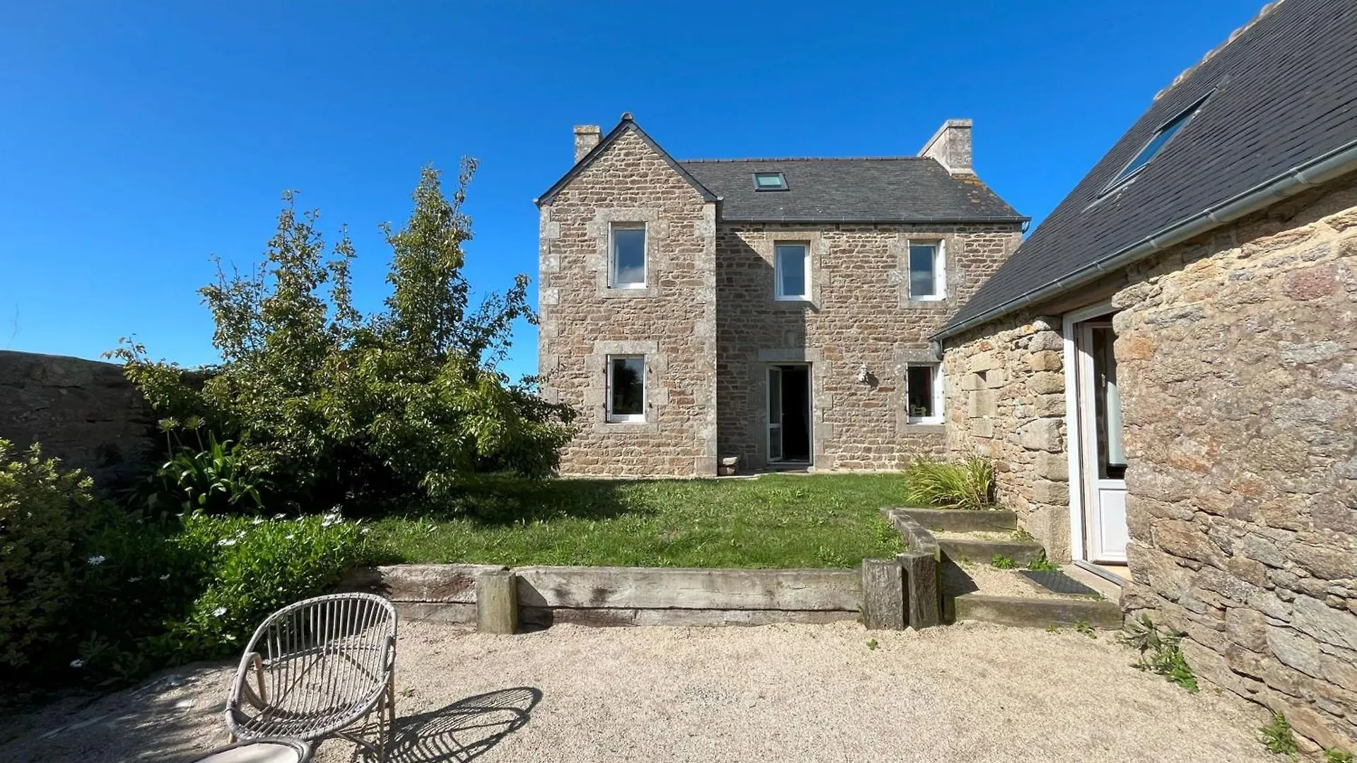 Maison Double En Pierres Pour Grande Famille Ou Groupe Amis Sibiril 0*,  France